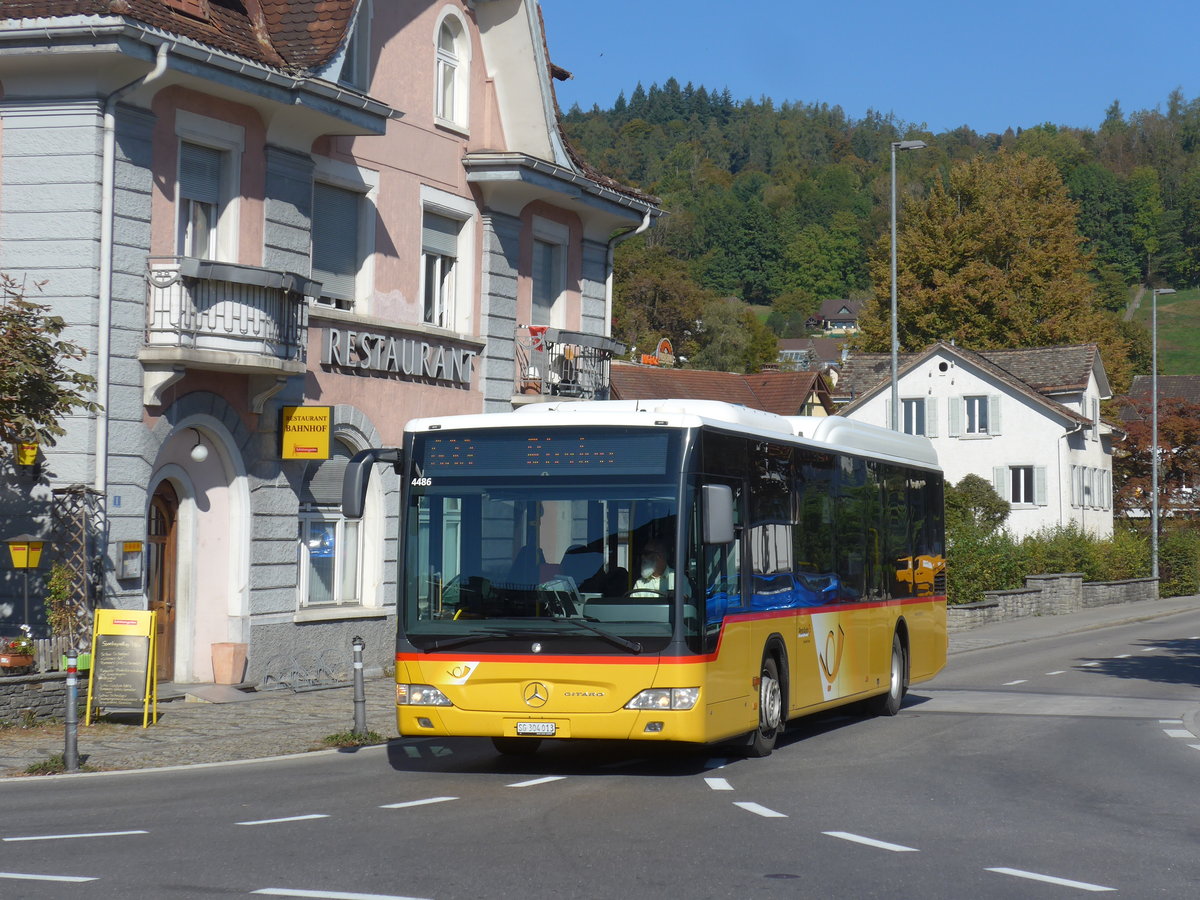 (198'251) - PostAuto Ostschweiz - SG 304'013 - Mercedes (ex Nr. 17) am 13. Oktober 2018 beim Bahnhof Uznach