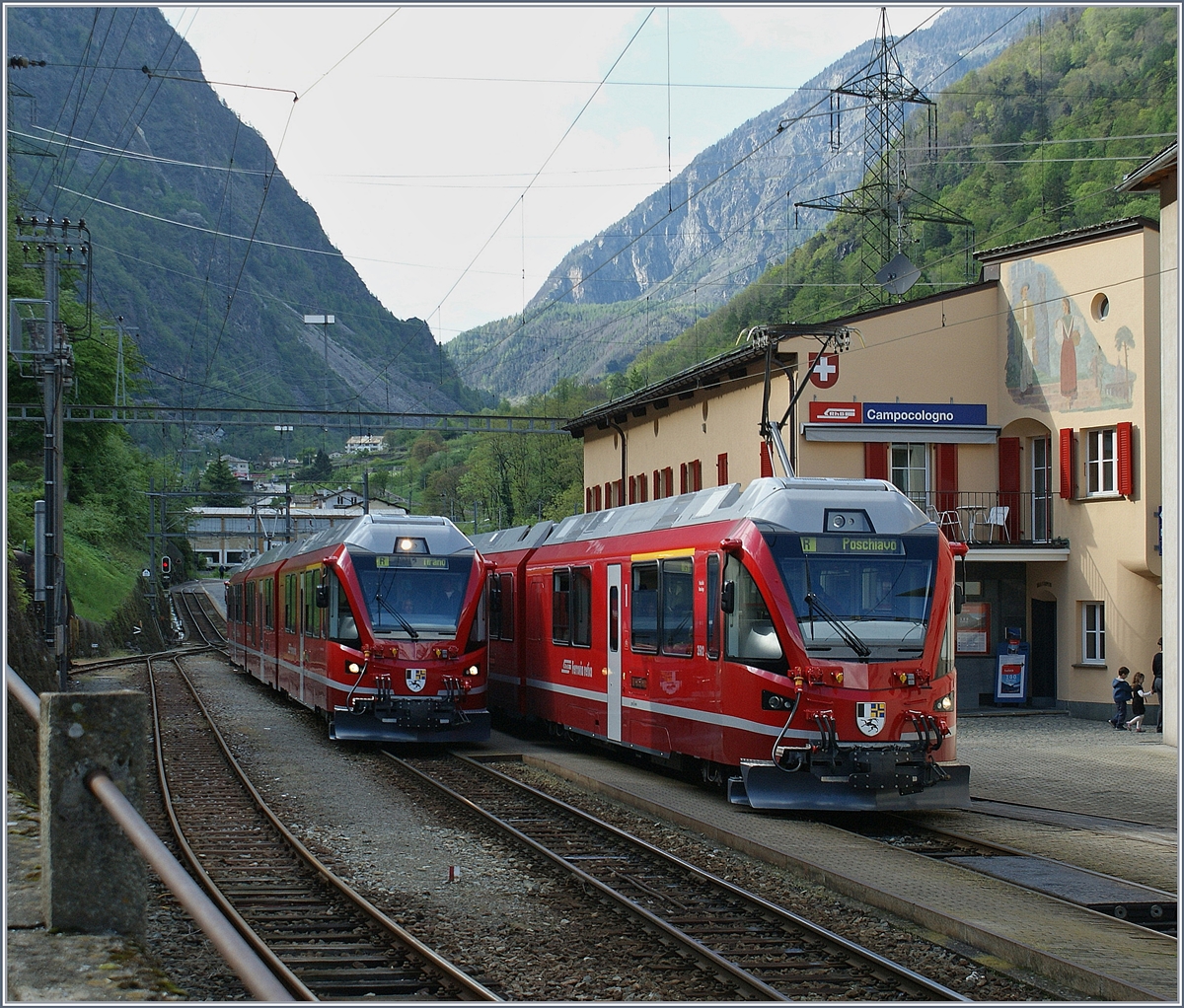 Am Wochenende 8./9. Mai 2010 wurde nur in Tirano ein  Allegra  getauft auf dem Südabschnitt der Bernina-Bahn Allegra-Zügen für Schnupperfahrten angeboten. Dabei entstand in Campocologno, der Grenzstation, dieses Bild zweier sich hier kreuzender  Allegra  Triebzüge. 8. Mai 2010