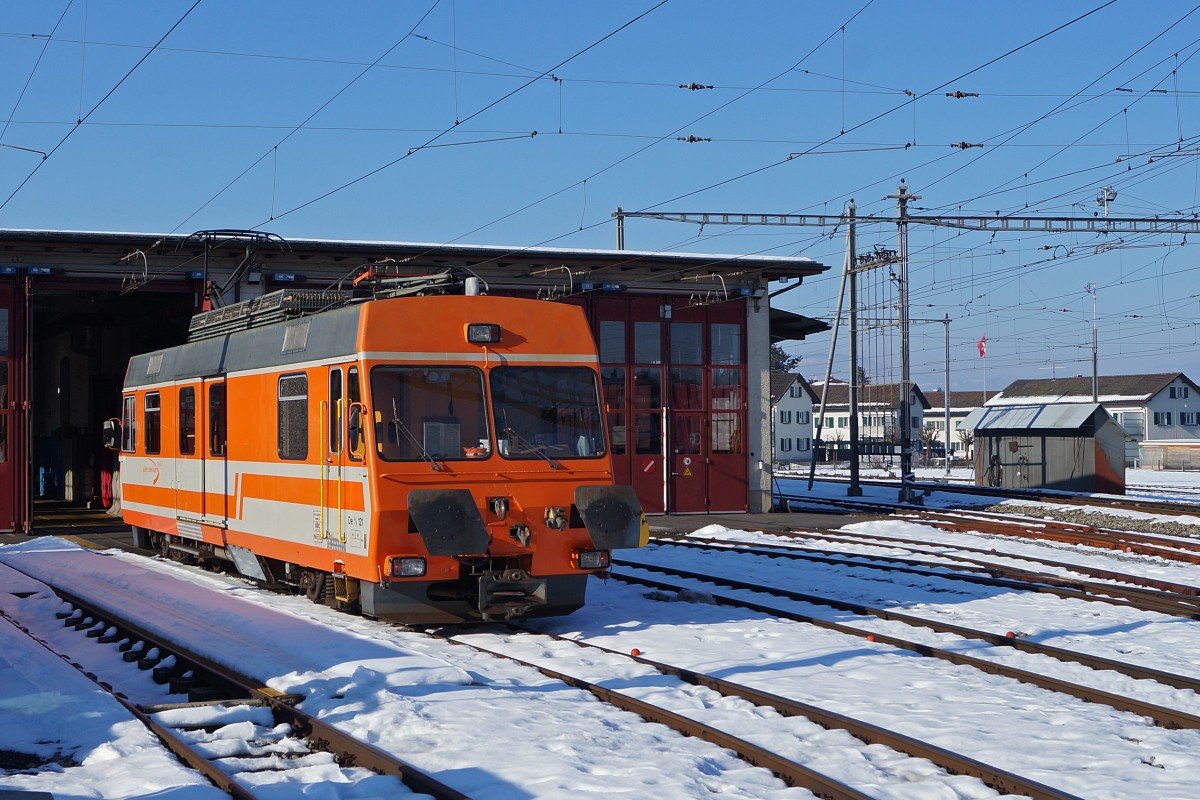 ASm: Der Gütertriebwagen De 4/4 121 bei der Fahrt in das Depot Langenthal am 11. Februar 2015.
Foto: Walter Ruetsch