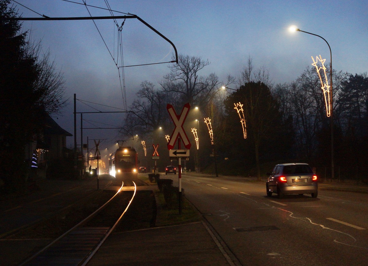 ASm: Regionalzug mit Be 4/8 113 bei Feldbrunnen auf der Fahrt nach Oensingen am 26. Dezember 2015.
Foto: Walter Ruetsch