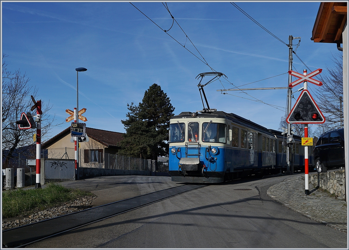 Auch 2019 noch im Planeinsatz, wobei dies die letzte Saison sein dürfte: die MOB ABDe 8/8. Im Bild der ABDe 8/8 4001 SUISSE als Regionalzug 2327 nach Montreux in Planchamp.

16. Jan. 2019