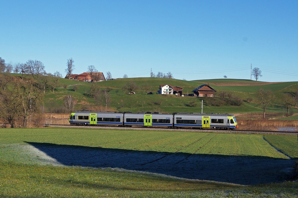 BLS: S 7 Langenthal-Luzern mit RABe 525  NINA  auf der Fahrt bei Menznau.
Foto: Walter Ruetsch