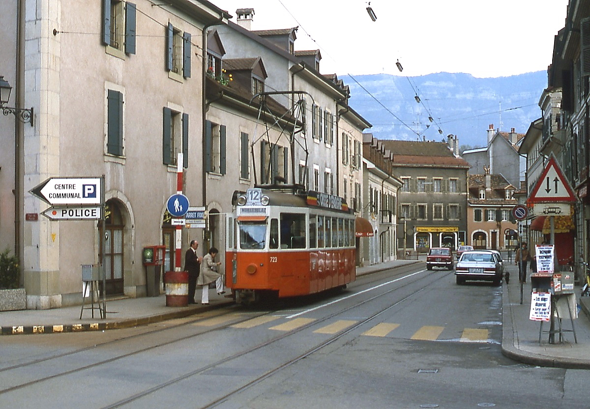 Ce 4/4 723 der Straßenbahn Geneve/Genf im Mai 1980 in der Genfer Innenstadt