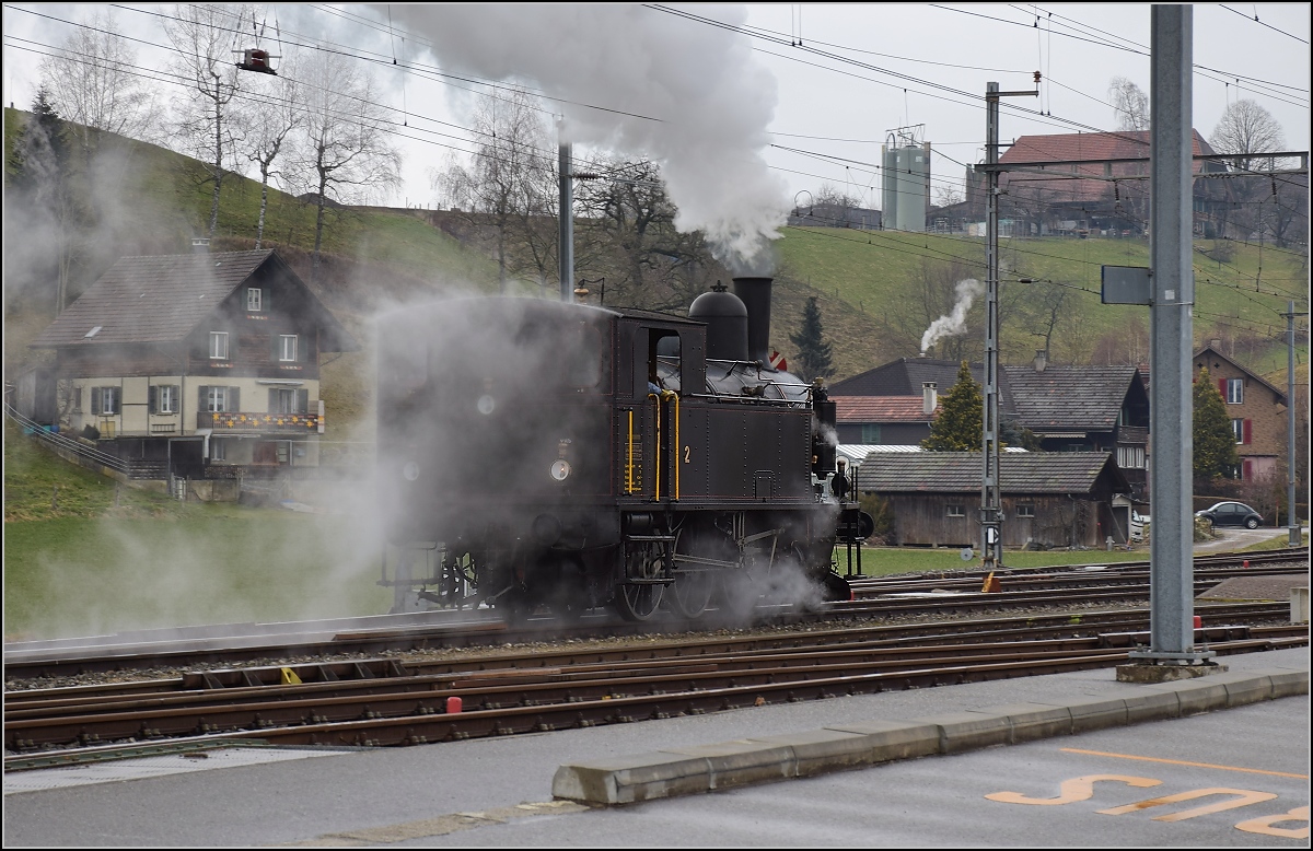 Dampflok Ed 3/4 Nr. 2 der Solothurn-Münster-Bahn auf dem Weg zur Ergänzung der Vorräte in Sumiswald-Grünen. Betreut wird die Lok durch den Verein historische Emmentalbahn. Februar 2018.