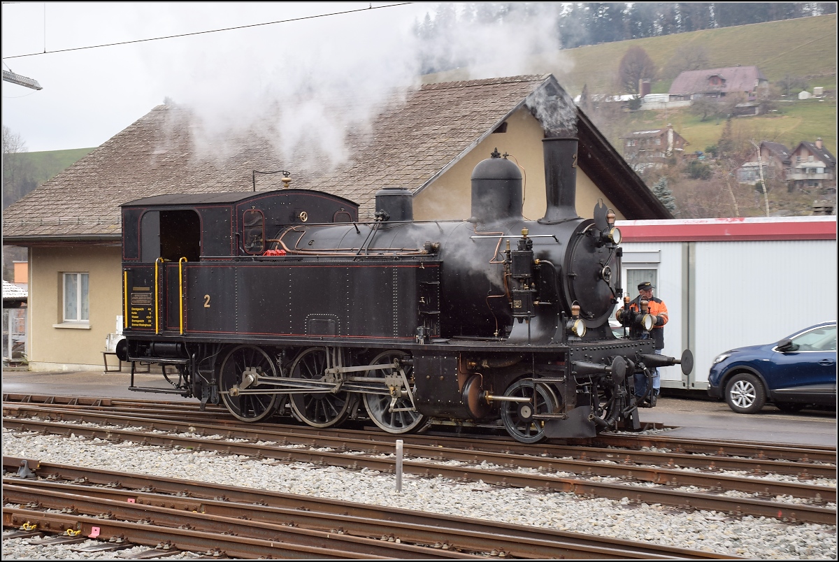 Dampflok Ed 3/4 Nr. 2 der Solothurn-Münster-Bahn in Huttwil. Bei der Ergängung der Vorräte in Huttwil. Februar 2018.