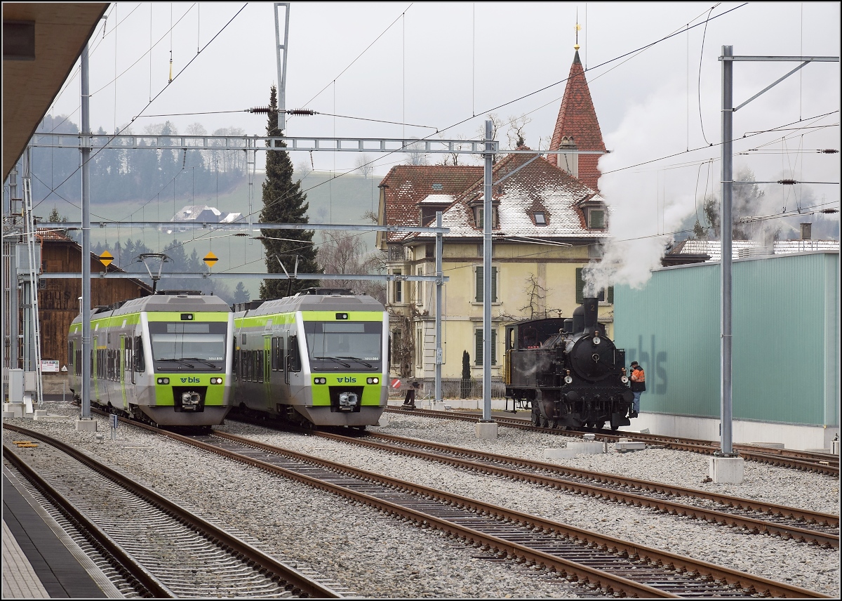 Dampflok Ed 3/4 Nr. 2 der Solothurn-Münster-Bahn in Huttwil. Bei der Ergängung der Vorräte in Huttwil. Februar 2018.