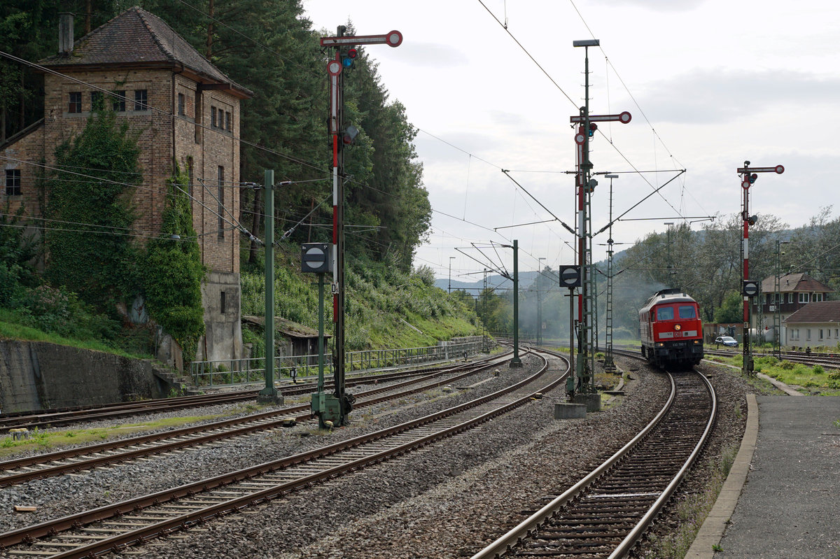 DB: Bahnidylle Horb am Neckar.
Bahnhofseinfahrt der Ludmilla 232 703-9 vom 30. August 2017.
Foto: Walter Ruetsch 