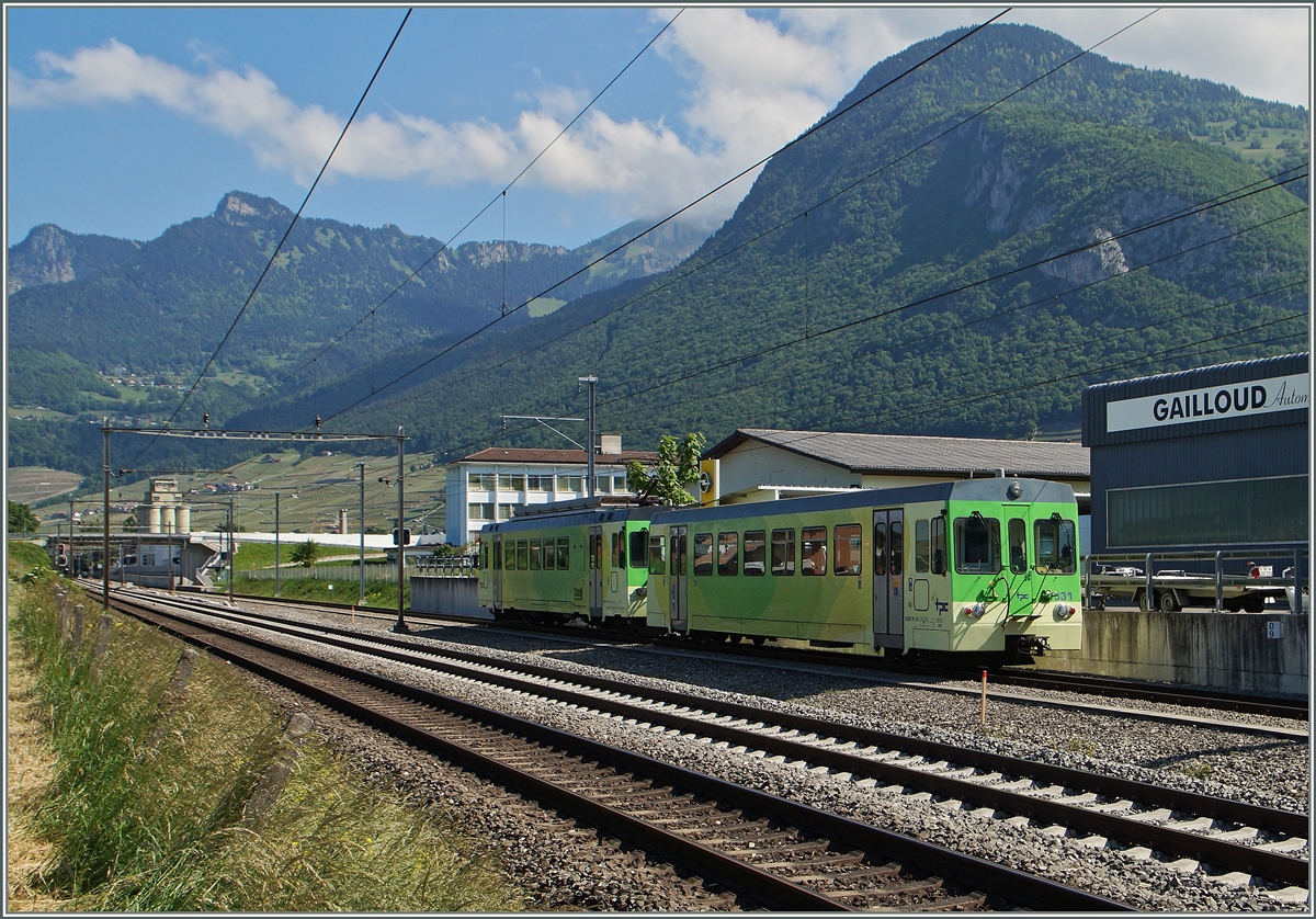 Der AOMC Regionalzug 29 von Champéry nach Aigle hat sein Ziel fast erreicht.
27. Mai 2015