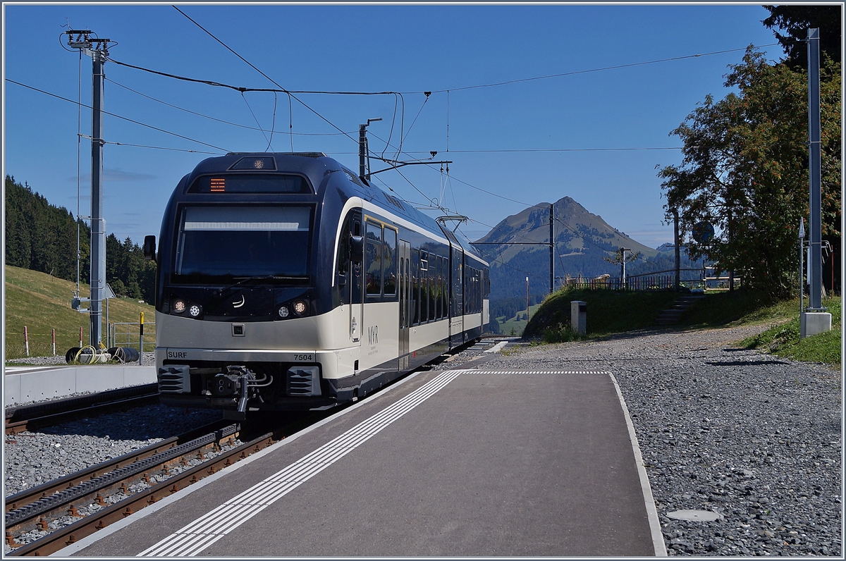 Der CEV MVR GTW ABeh 2/6 7504  VEVEY  erreicht Regionalzug 1425 die Endstation Les Pléiades.
 27. August 2018