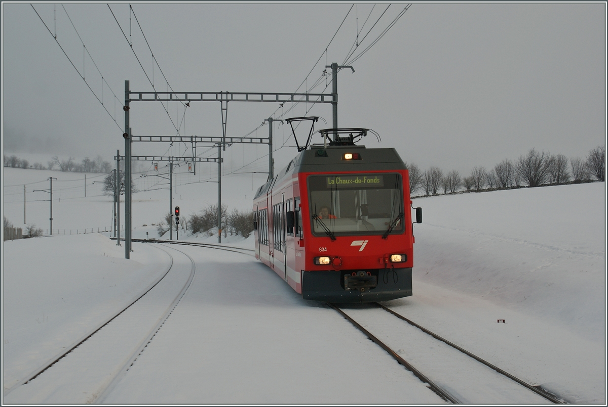 Der CJ GTW Be 2/6 634 ist bei La Cibourg Richtung La Chaux de Fonds unterwegs.
18. Jan. 2010  