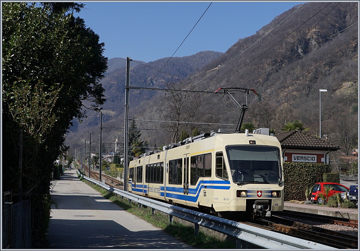 Der FART ABe 4/8 43 als Centovalli-Express N° 43 von Domodossola nach Locarno bei der Durchfahrt in Verscio.
16. März 2017
