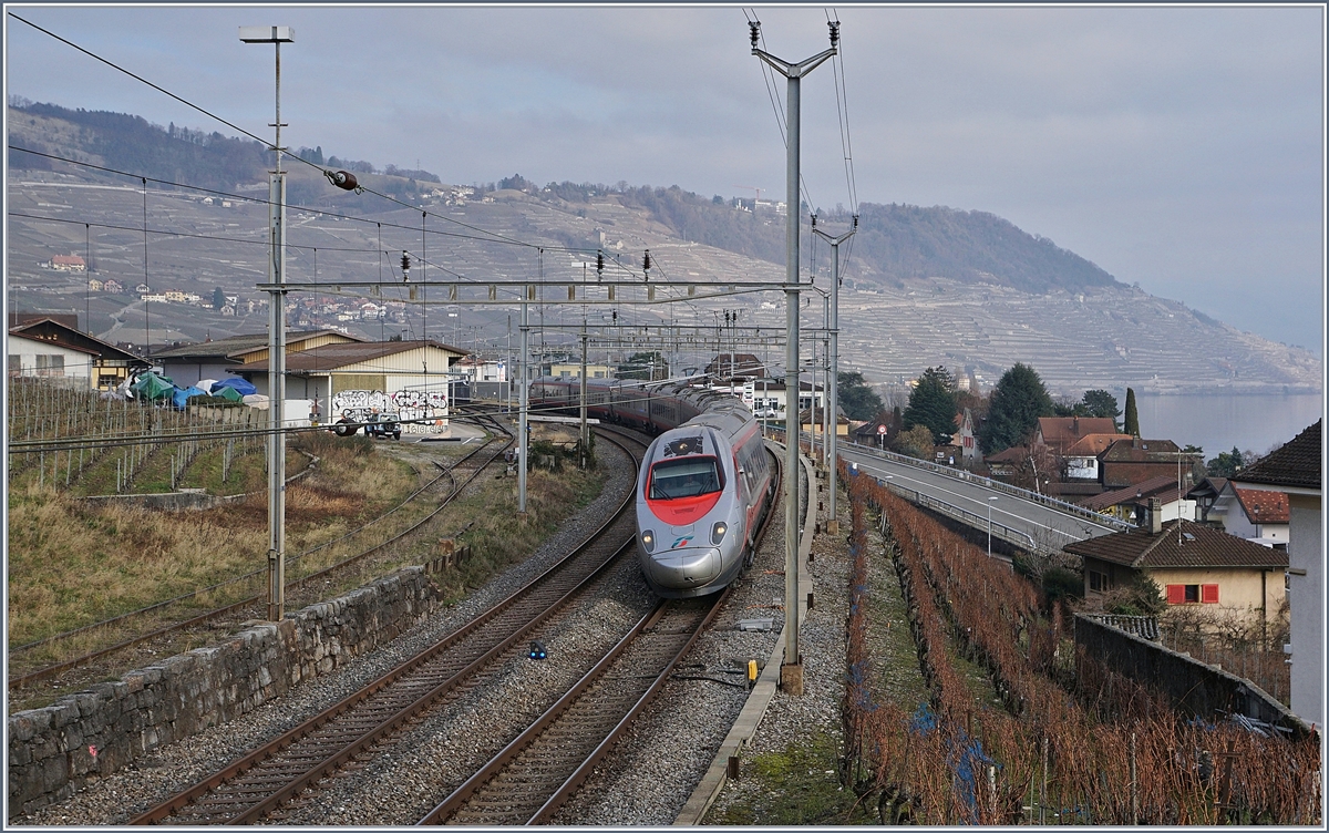 Der FS Trenitalia ETR 610 001 als EC 34, unterwegs von Milano nach Genève, bei der Durchfahrt in Cully.
30. Jan. 2018