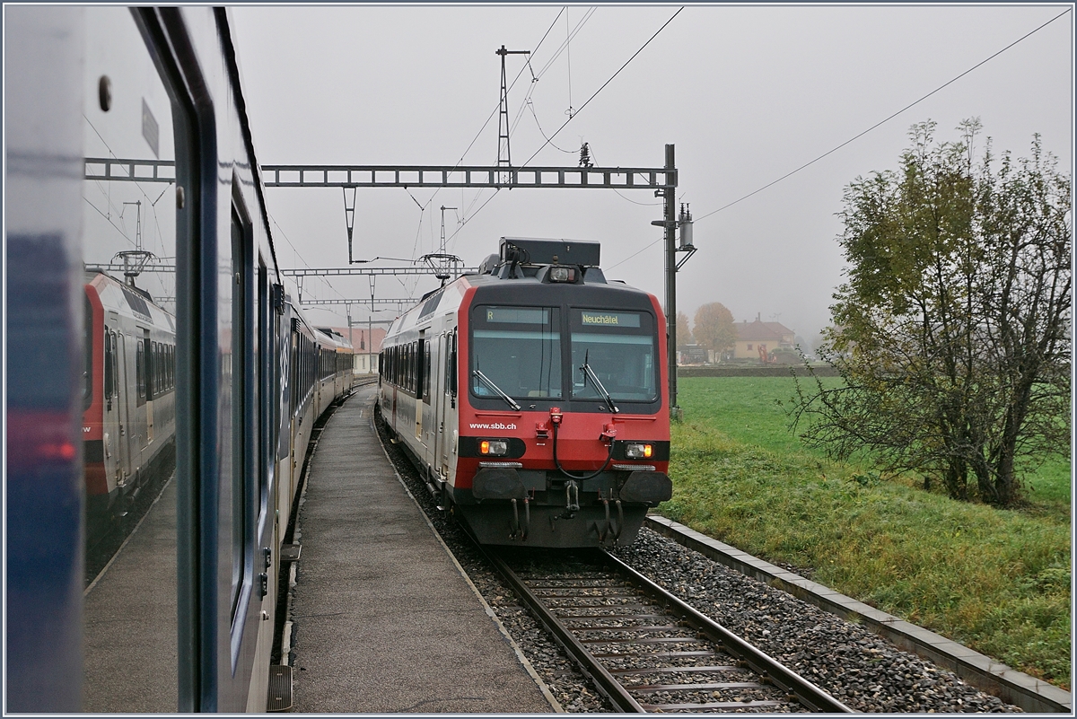 Der Gegenzug Buttes - Neuchâtel gibt die Strecke für die Weiterfahrt des RE Neuchâtel - Frasne frei. 

29. Okt. 2019