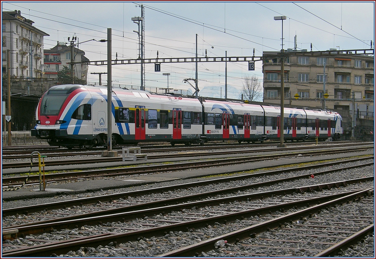 Der Léman Express RABe 522 219 wartet in Lausanne in der Abstellgruppe Jurigoz auf einen neuen Einsatz.
30. März 2018