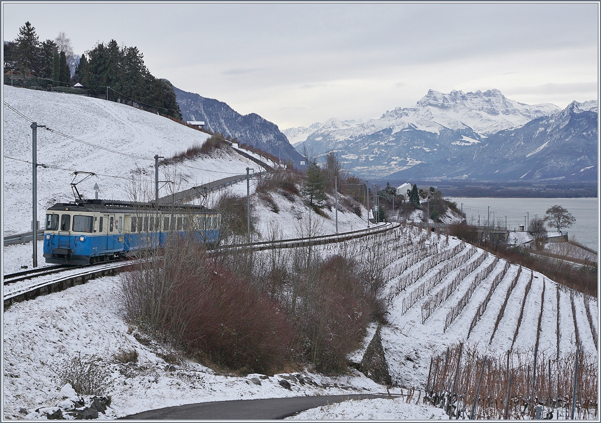 Der MOB ABDe 8/8 4001 als Regionalzug 2330 von Montreux nach Chernex zwischen Châtelard VD und Planchamp.
29. Dez. 2017