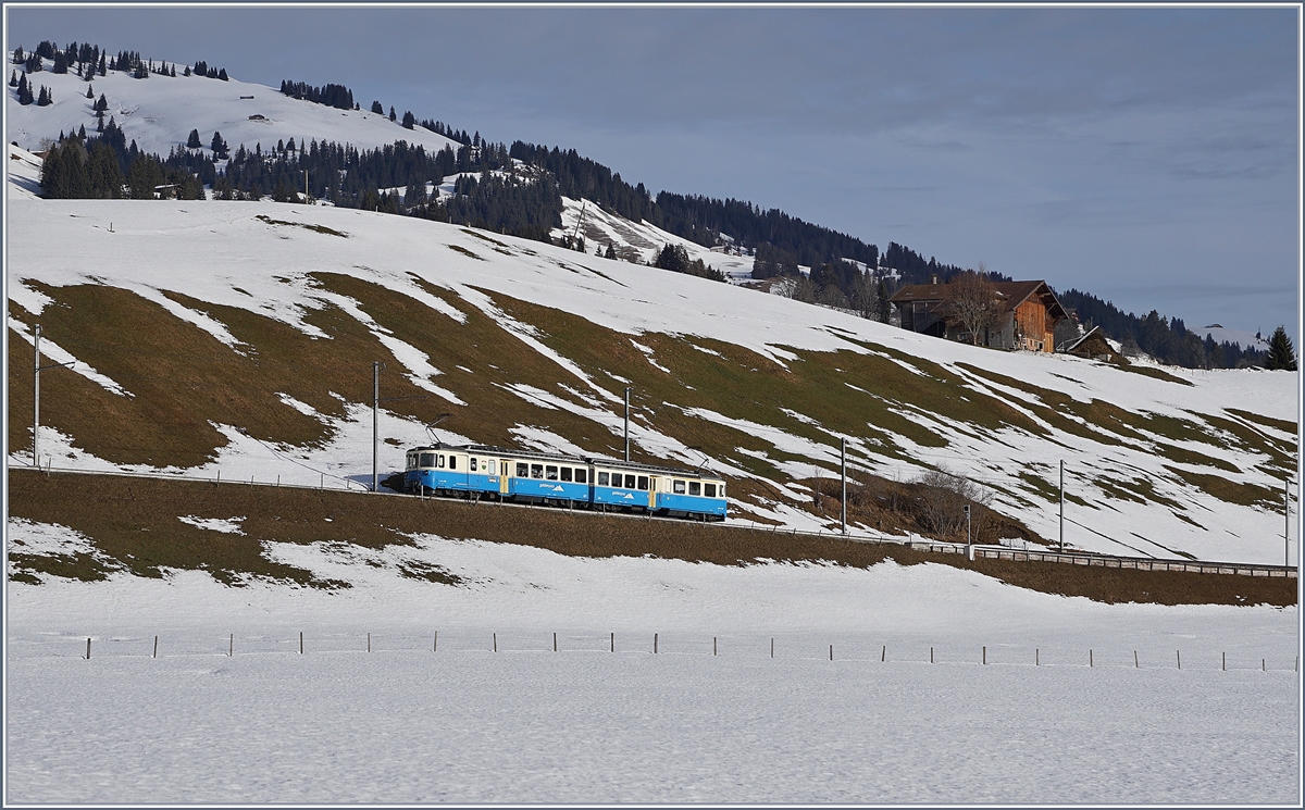 Der MOB ABDe 8/8 4002 VAUD auf der Fahrt Richtung Zweisimmen kurz vor Schönried, durch die Trasseunterbrüche zwischen Gstaad und Chateau d'Oex wurden die bereits aus dem Plandienst genommen ABDe 8/8 4001 und 4002 nochmals ausgiebig zwischen Lenk, Zweisimmen und Gstaad eingesetzt. 9. Jan. 2018