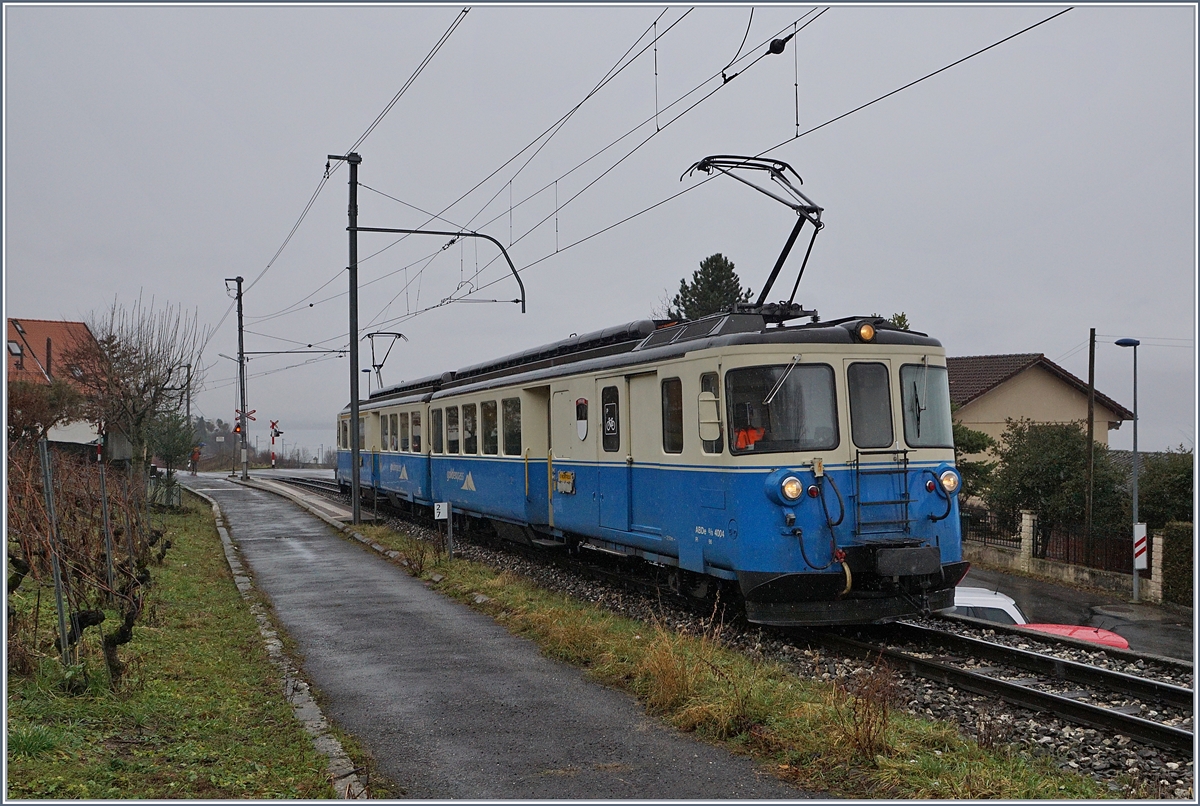 Der MOB ABDe 8/8 4003 als Regionalzug 2330 verlässt Planchamp Richtung Chernex.
18. Jan. 2018