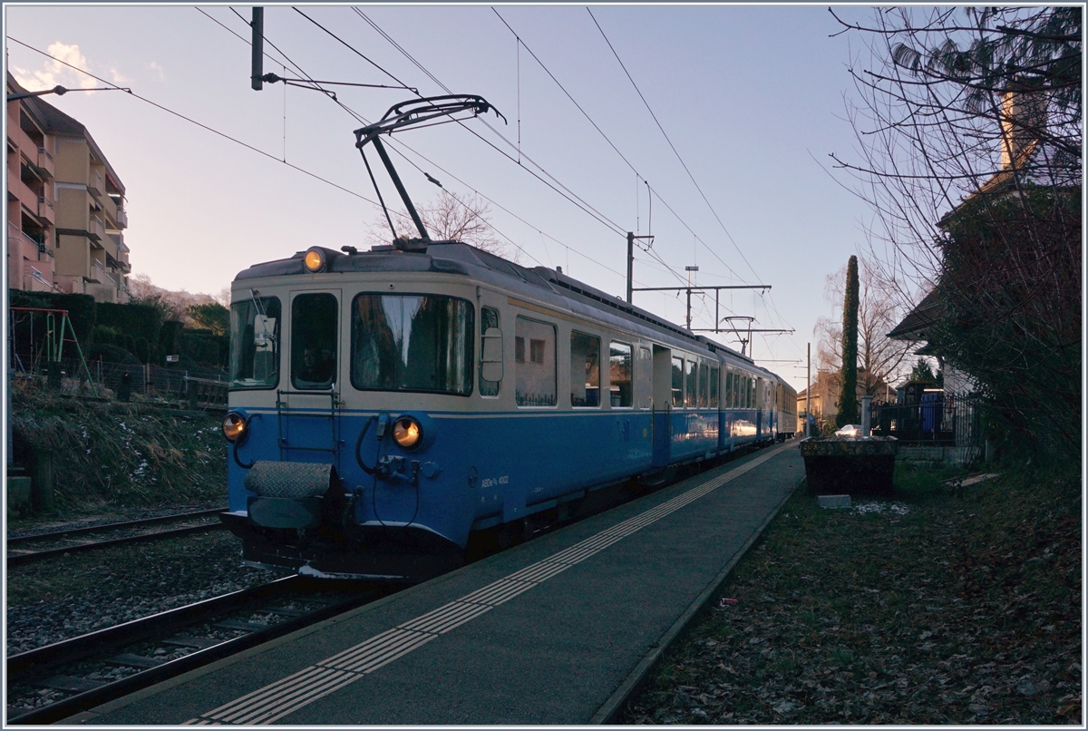 Der MOB ABDe 8/8 mit einem AB als Regionalzug 2209 von Zweisimmen nach Montreux beim Halt in Fontanivent.
13. Feb. 2018