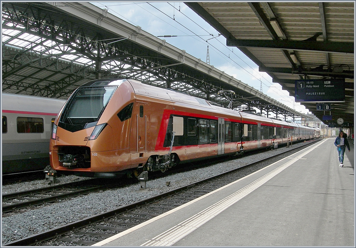 Der neue SOB RABe 526 102-6  Traverso  (UIC 94 85 7 526 102-9 CH-SOB) bei Testfahrten in Lausanne. 

10. April 2019