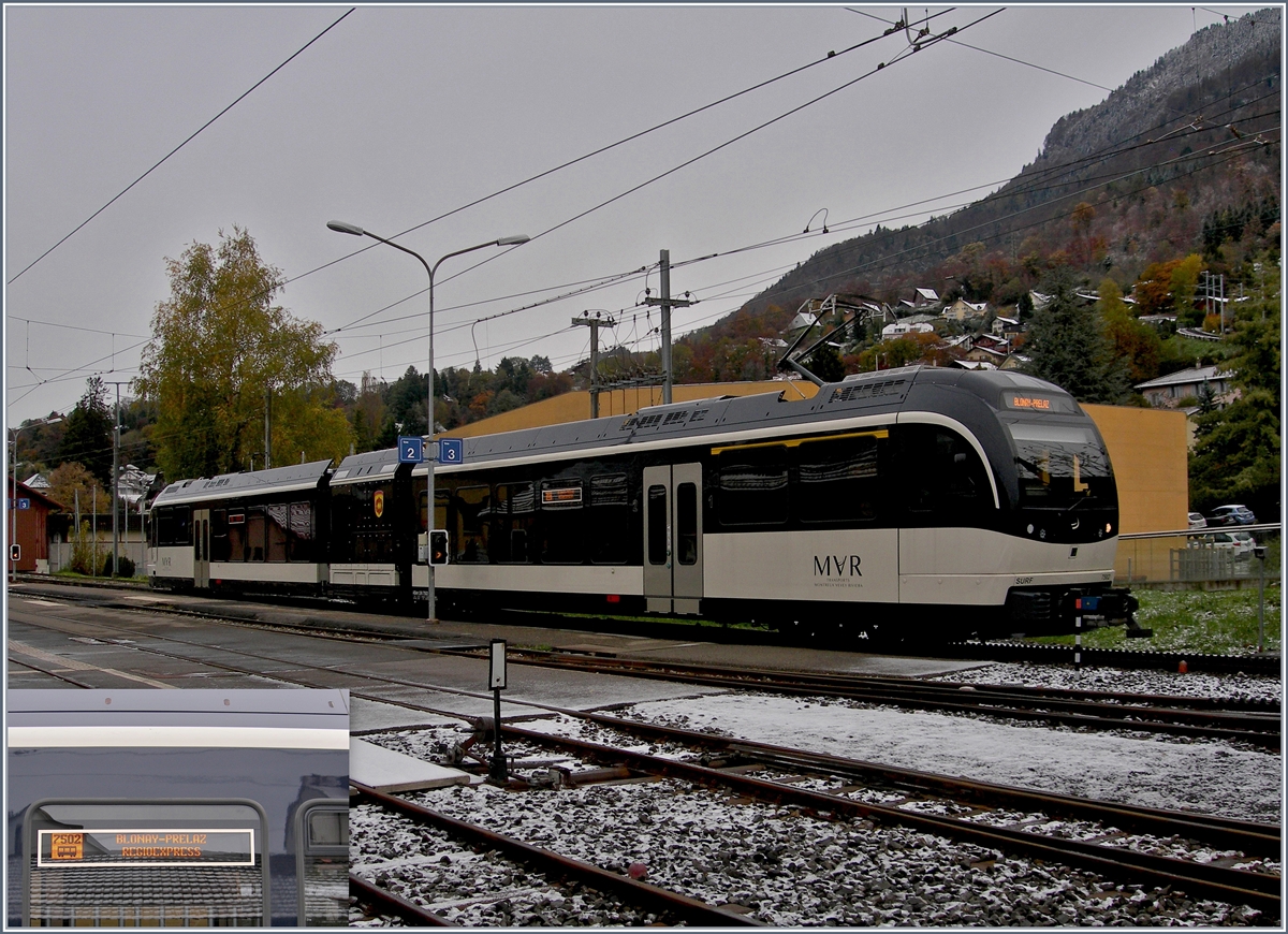 Der wohl kürzeste Regioexpress: Der MVR ABeh 2/6 7502 wartet auf Reisende nach Prélaz, der Halteort und Zielbahnhof ist auf dem Bild rechts in der Bildmitte wage zu erkennen.
9. Nov. 2016