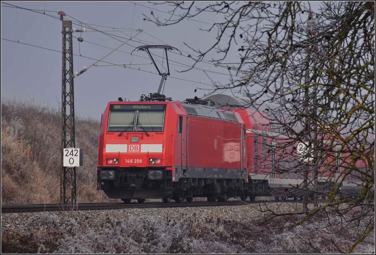 Die ehemalige Stuttgarter 146 206 mit einem RE von Basel nach Offenburg. Dezember 2018.
