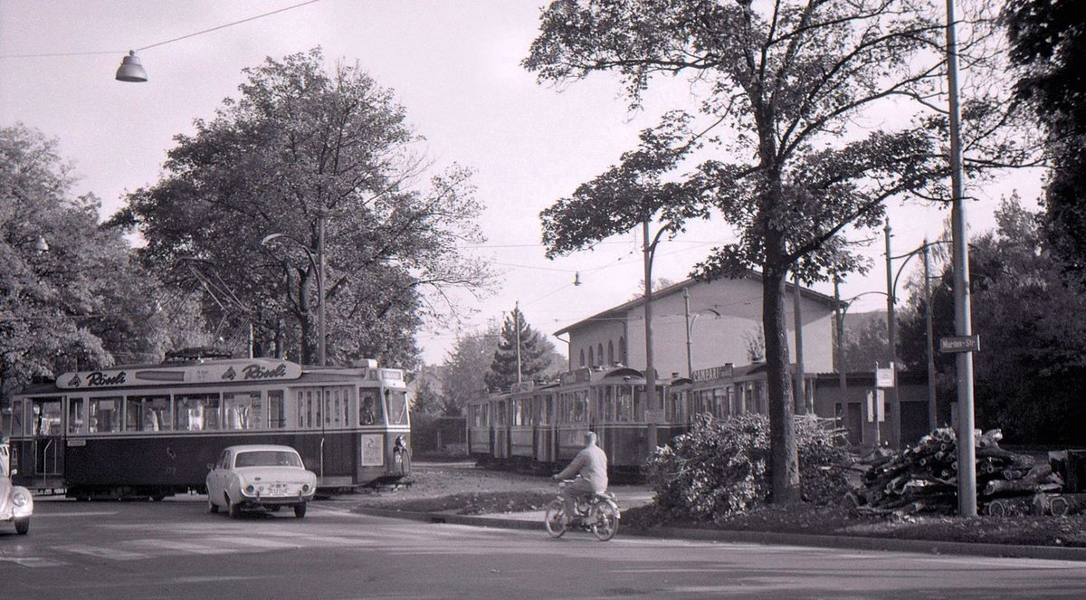 Die ehemalige Tramlinie 1 (Betriebseinstellung 11.Oktober 1965): Einfahrt des Wagens 172 in die Schlaufe der Endstation Güterbahnhof. Die Türen auf der rechten Seite des Wagens waren pneumatisch schliessbar, doch blieb die hintere Türe wie bei allen alten Fahrzeugen während der Fahrt stets offen. Spätsommer 1965 