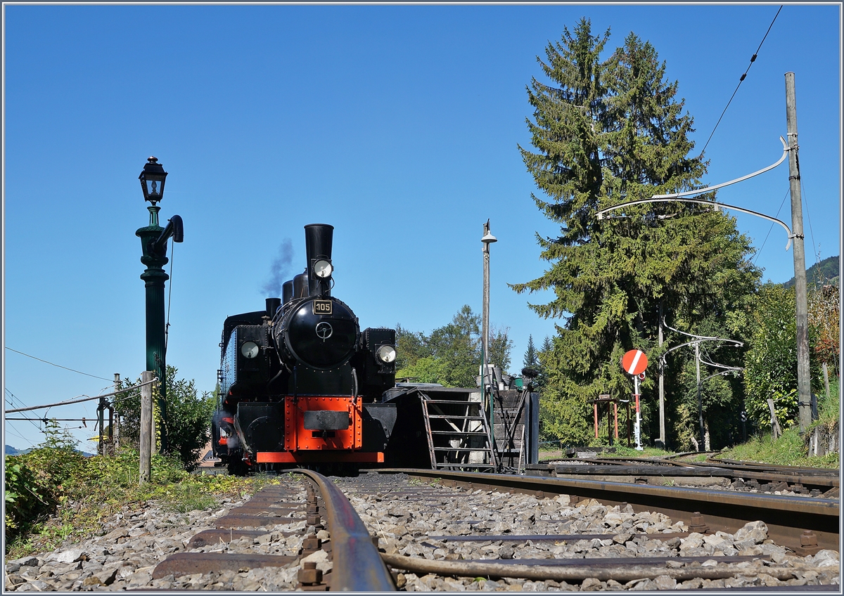 Die G 2x 2/2 105 bei der Bekohlung in Chaulin oder historische Eisenbahn hautnah.

29. Sept. 2019