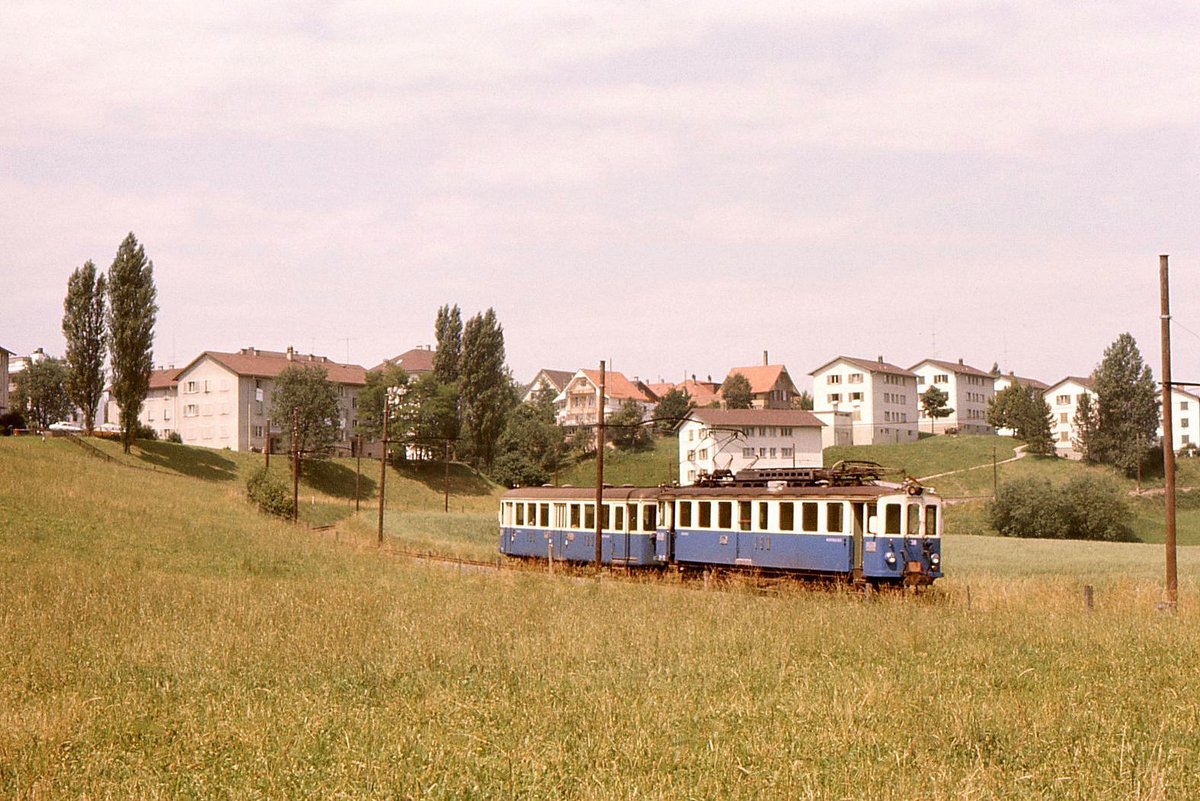 Ehemalige Vereinigte Bern-Worb-Bahnen VBW, Bern Kornhausplatz - Bolligen - Worb-Linie: Triebwagen 38 mit Steuerwagen 81 auf der einstigen Linie zwischen Ittigen und Wankdorf Stadion. 28.Juni 1973 