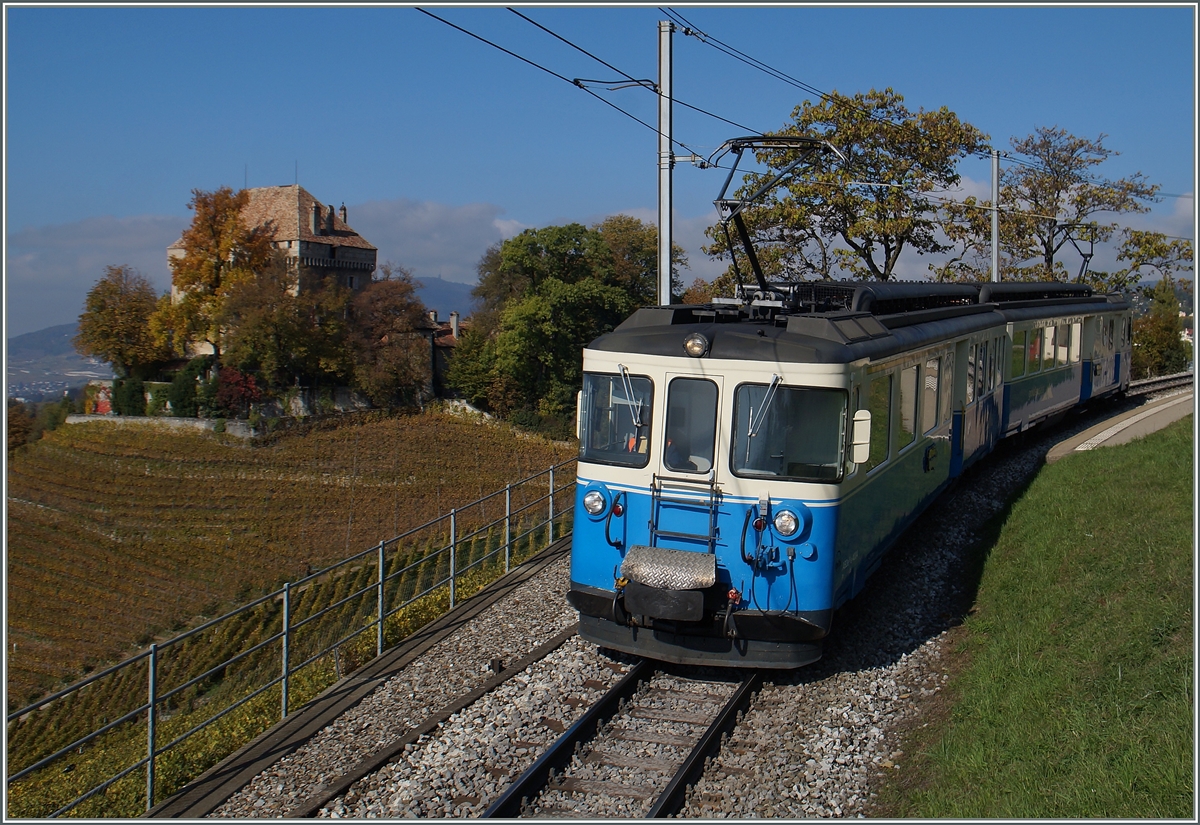 Ein MOB im lokalen Regionalzugsdienst verlässt den Haltepunkt Chatelard VD oberhalb von Montreux.
23. Okt. 2015
