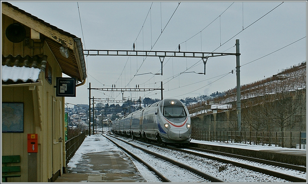 Ein SBB ETR 610 in der CIS-Lackierung auf dem Weg Richtung Milano bei der Durchfahrt in Vilette VD.
27. Dez. 2010