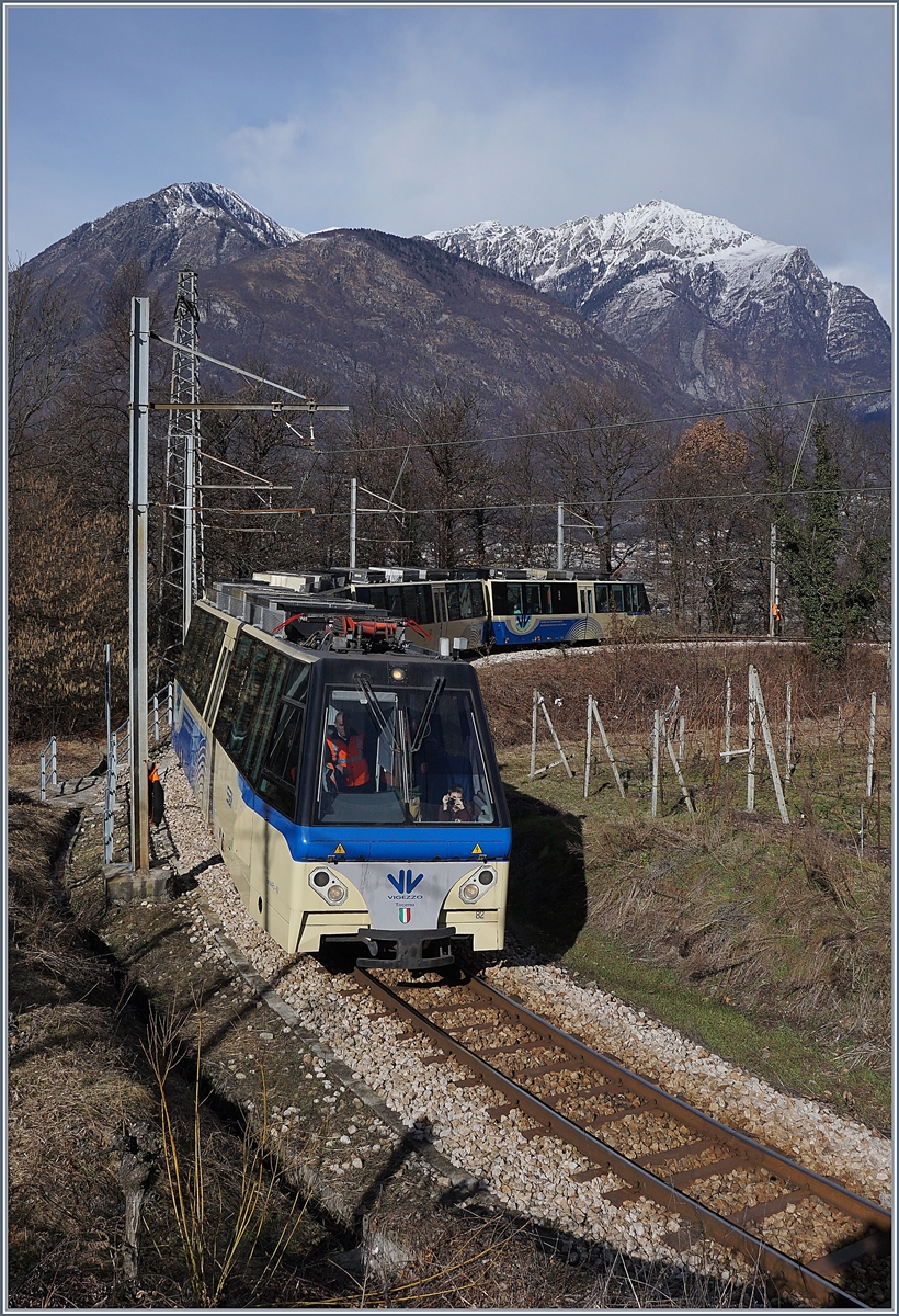 Ein SSIF Treno Panromaico Vigezzo Vision als P 47 unterwegas von Domodossola nach Locarno unterhalb von Trontano.
01. März 2017