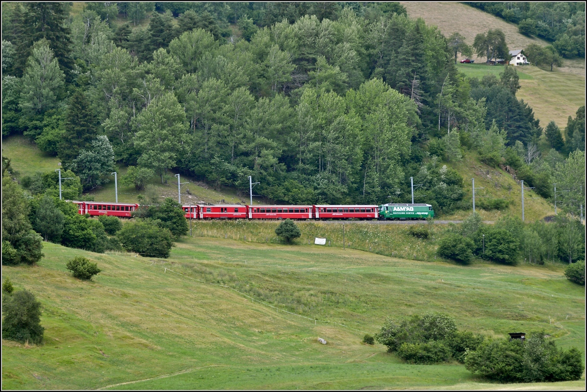 Ge 4/4 III 647 kurz vor Filisur auf dem Weg nach St.Moritz. Juli 2013.