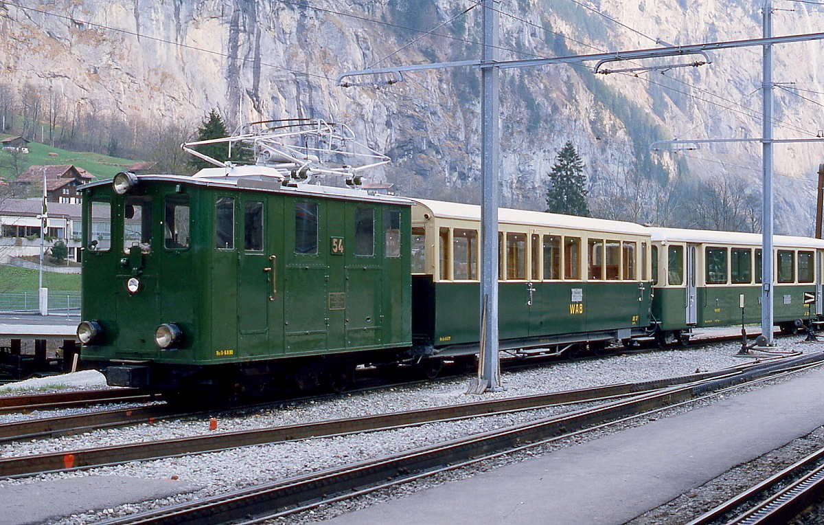 He 2/2 54 im Mai 1981 im Bahnhof Lauterbrunnen