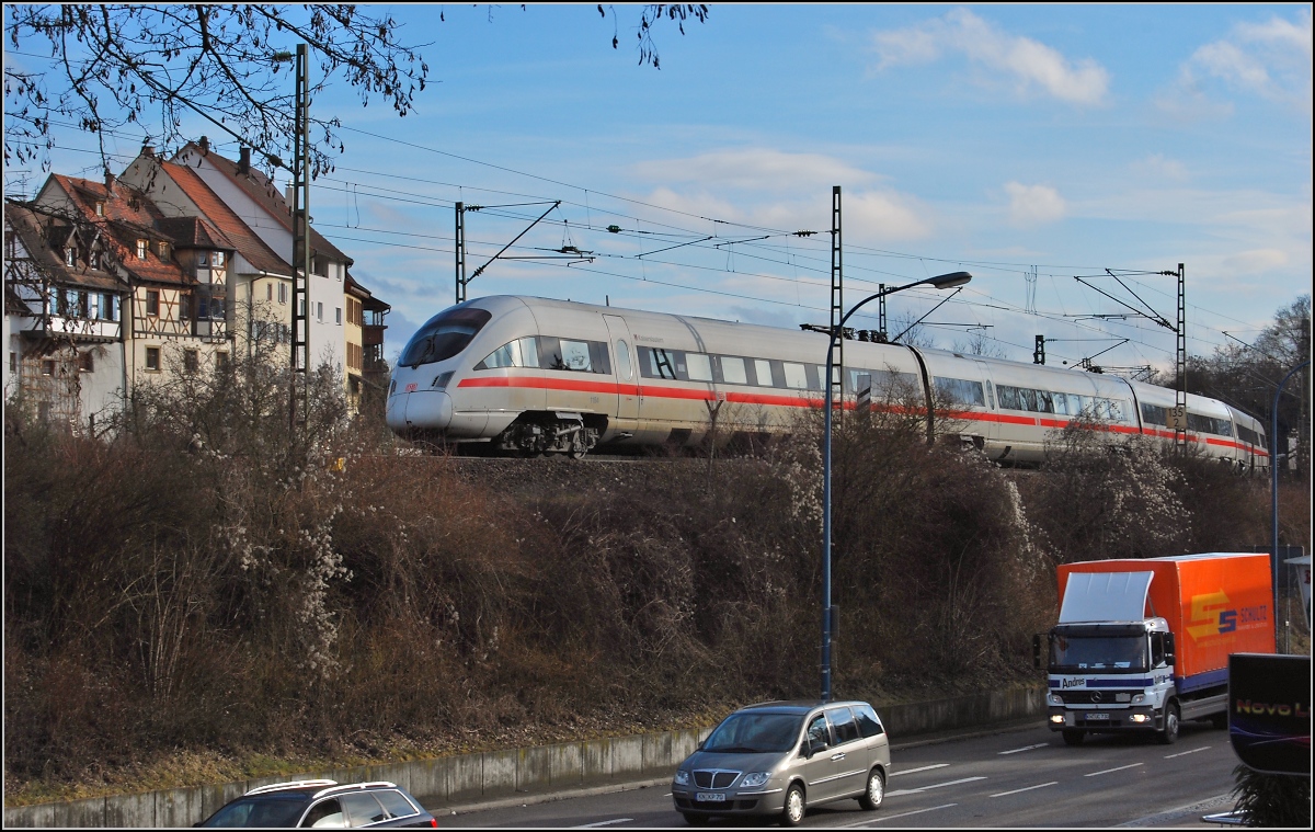 ICE Stuttgart – Zürich in Engen. Februar 2014. Nur einen Monat später waren die ICE-Einsätze auf dieser Relation Geschichte.