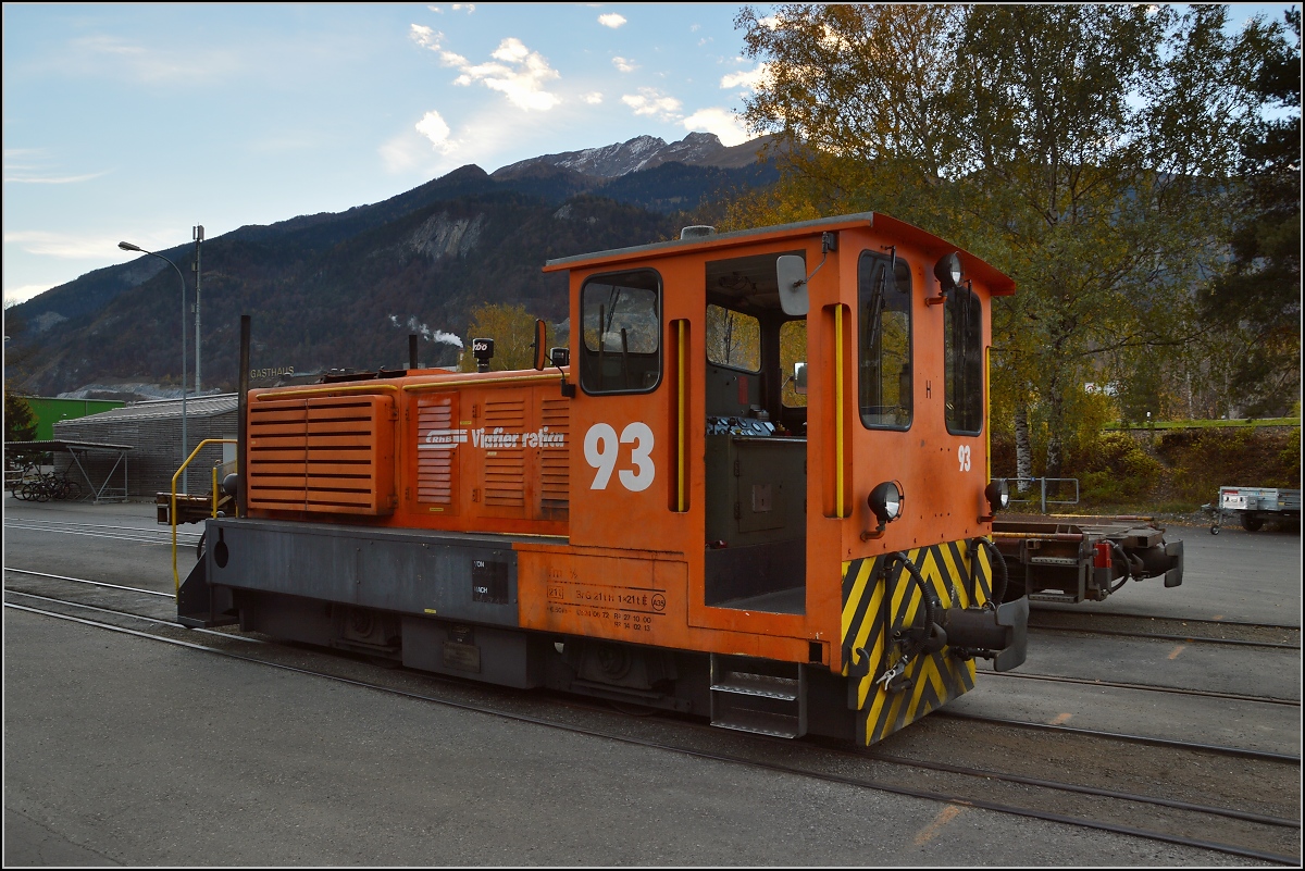 In Untervaz ist auch eine zweiachsige Diesellok der RhB, Gm 2/2 93, stationiert. November 2015. 
