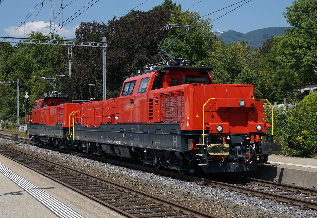 JAHRESRÜCKBLICK 2018
von Walter Ruetsch
Serie Nr. 4
Zwei SBB Aem 940 Zweikraftloks auf Testfahrt bei Solothurn-West am 20. August 2018.
