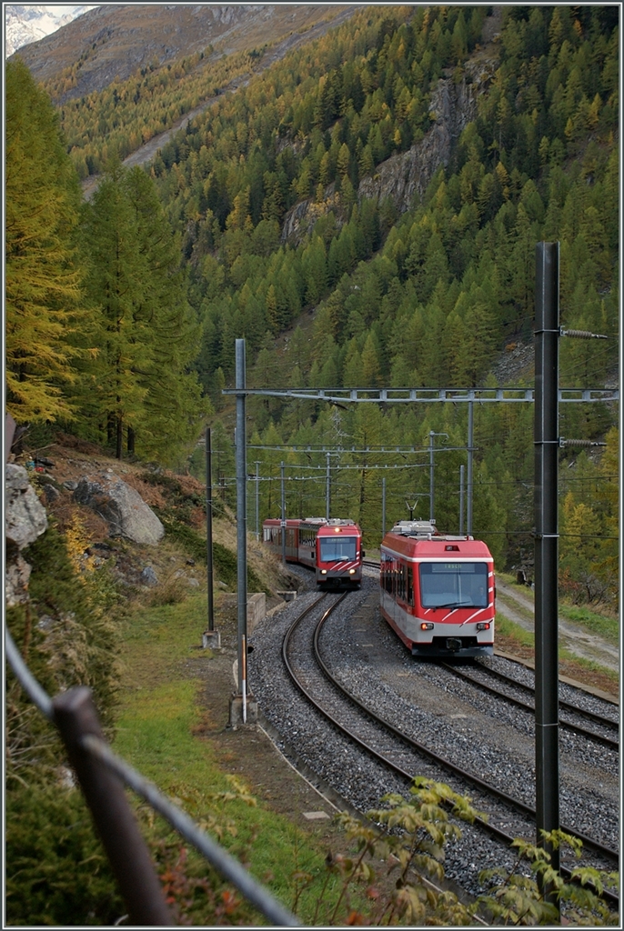 Kreuzungs- und Dienststation  Schwarzer Boden  der MGB zwischen Täsch und Zermatt.
21. Okt. 2013