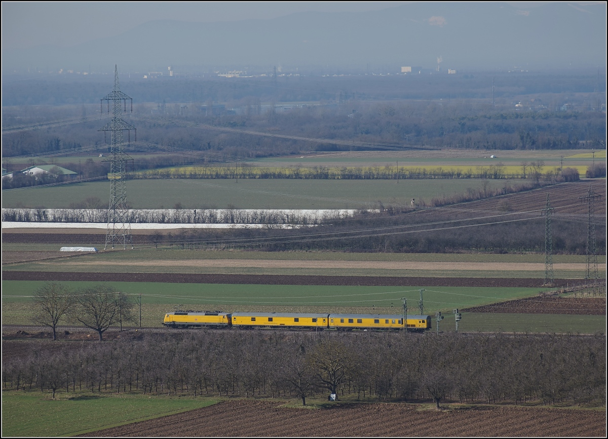 Messzug Nbz 94321 mit 120 160-7 Hockenheim-Basel. Auggen, Februar 2019.