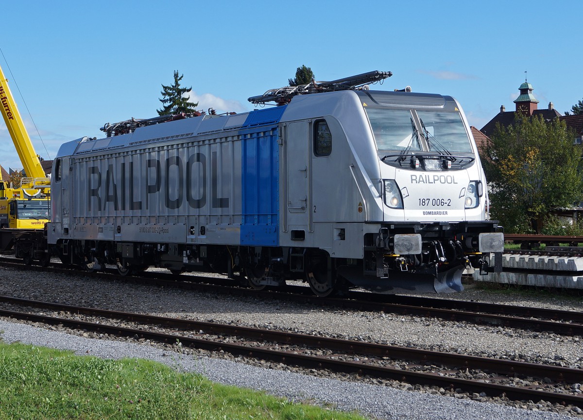 RAILPOOL: Sehr seltener Gast in Solothur ist die RAILPOOL 187 006-2 von BOMBARDIER, die am 21. Oktober 2014 vor dem Lokschuppen aufgenommen wurde.
Foto: Walter Ruetsch