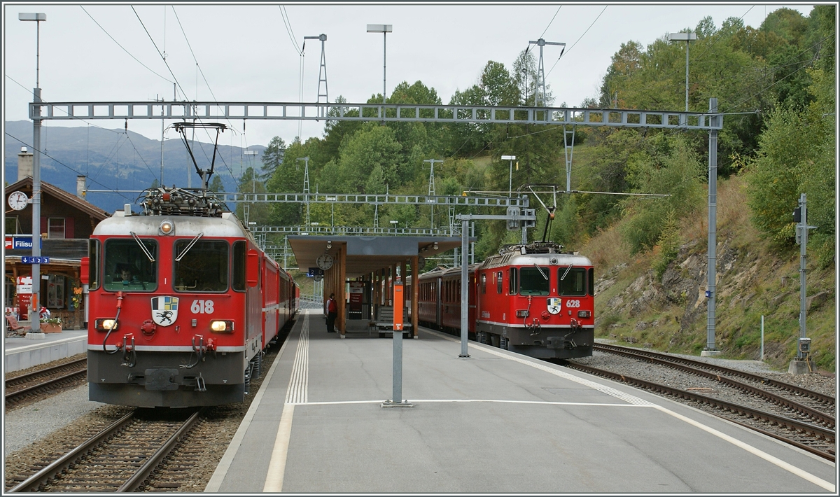 RhB Ge 4/4 II mit RE nach St.Moritz (links) und Davos (rechts) in Filisur.
16. Sept. 2009
