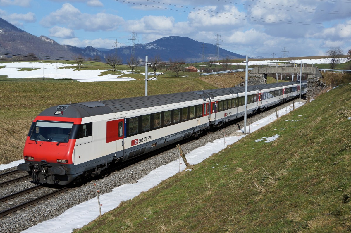 SBB: IC Konstanz-Biel zwischen Niederbipp und Wangen an der Aare unterwegs am 24. Februar 2015.
Foto: Walter Ruetsch