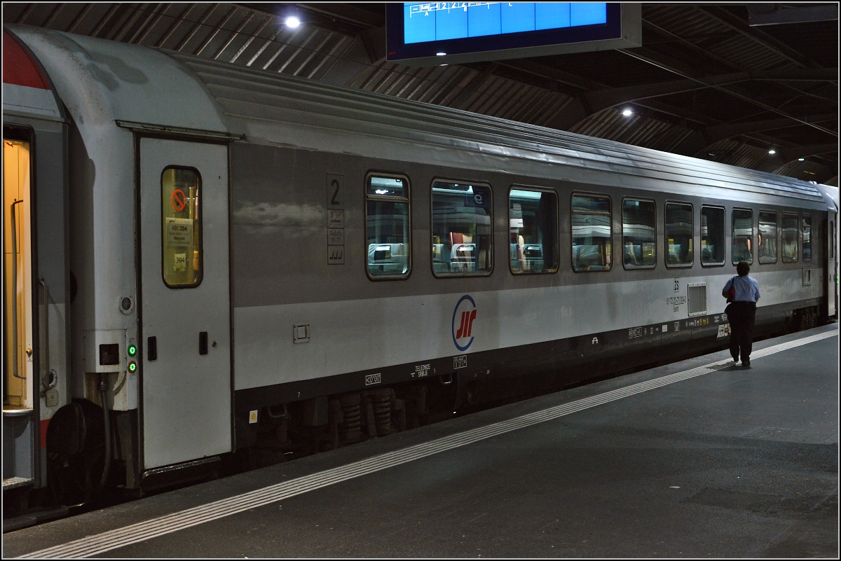 Schlafwagen der Eisenbahnen Serbiens (Железнице Србије oder Železnice Srbije / ŽS) im Nachtzug Richtung Balkan. Zürich, Oktober 2014.