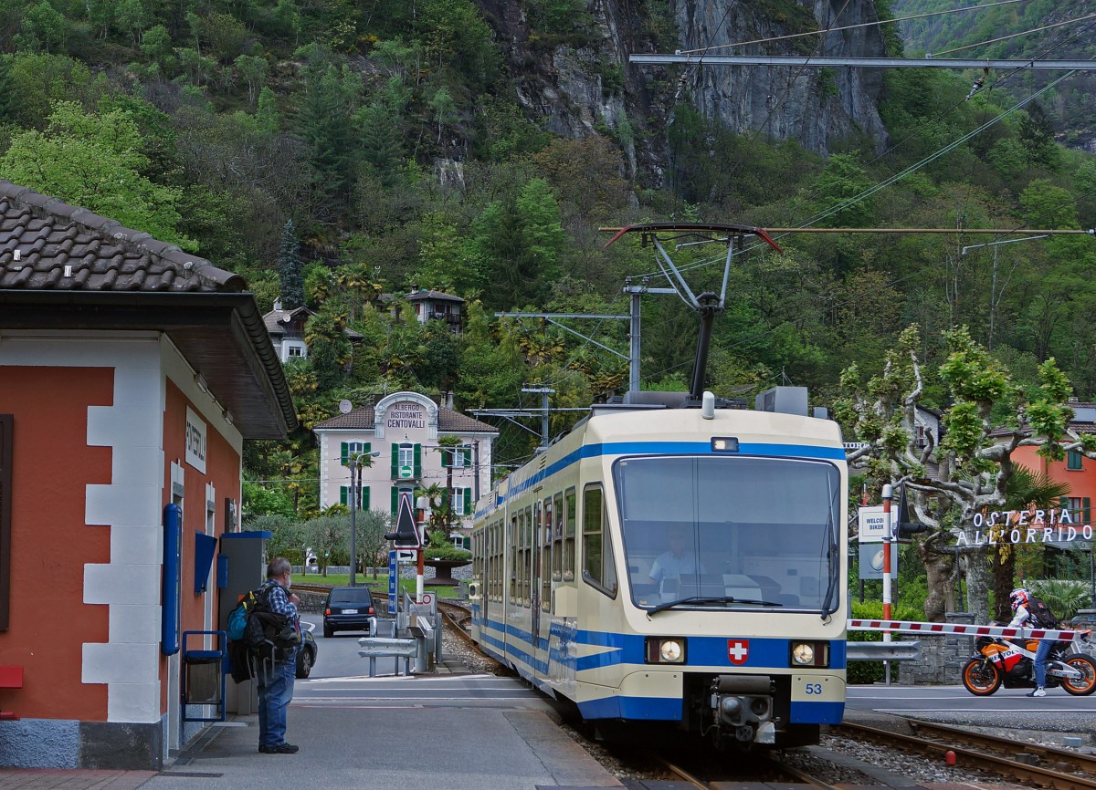 SSIF/FART: Regionalzug Camedo-Locarno mit dem FART ABe 4/6 53 in Pontebrolla am 2. Mai 2015.
Foto: Walter Ruetsch 