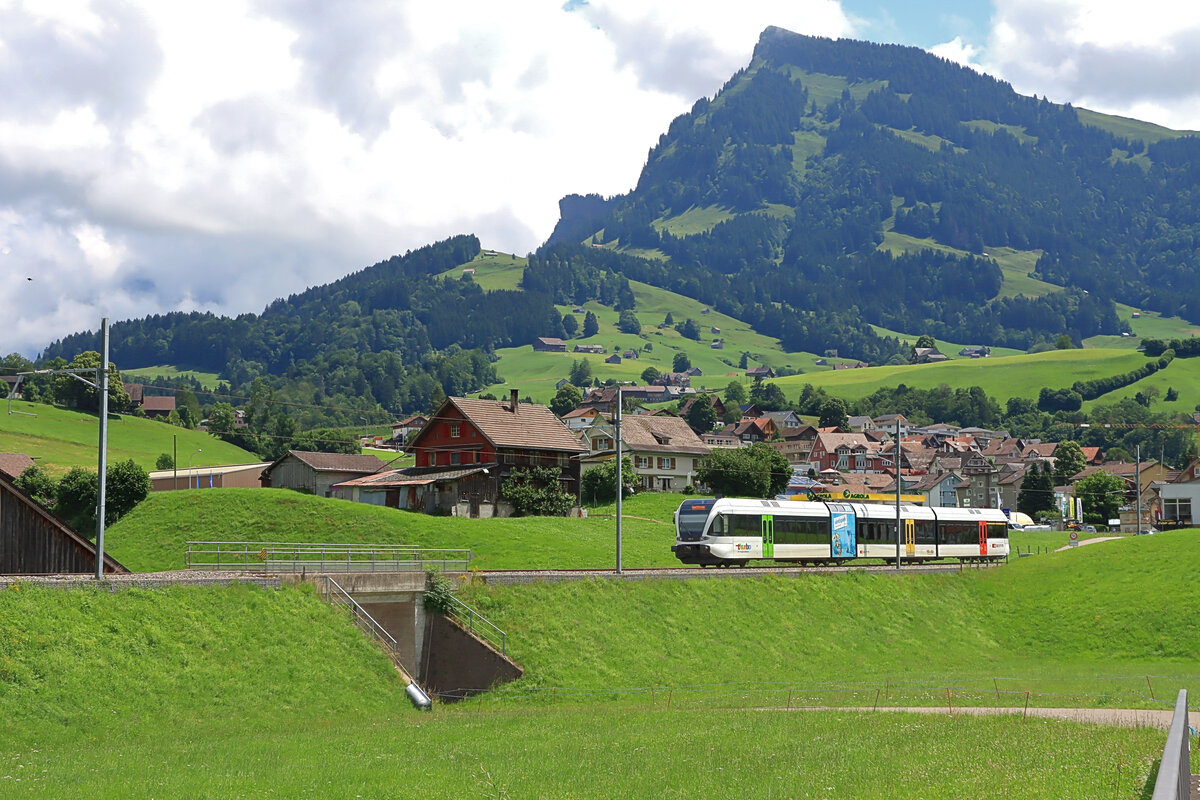 St.Galler S-Bahn Linie S2 (Altstätten SG - St.Gallen - Nesslau Neu St.Johann): Thurbo GTW 2/8 804 bei der Einfahrt in Nesslau Neu St.Johann, 9.Juli 2021 