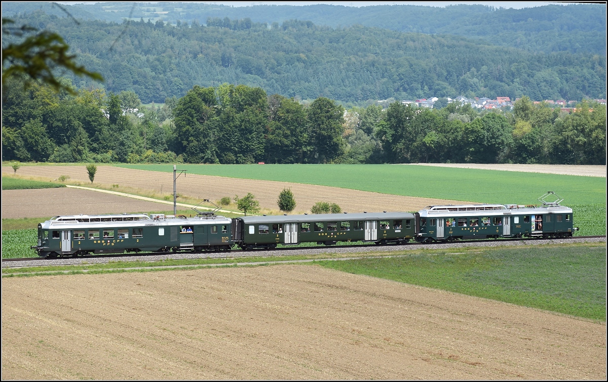 Triebwagentreffen Koblenz, August 2017. Der SBB-Triebwagen BDe 4/4 1643  Wyländerli  bilder mit BDe 4/4 1646 ein kräftiges Sandwich aus BDe 4/4, hier bei Schwaderloch.