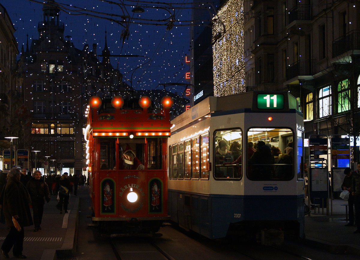VBZ: Mit der Weihnachtsstrassenbahn  Märlitram  in Zürich unterwegs am 15. Dezember 2016.
Foto: Walter Ruetsch