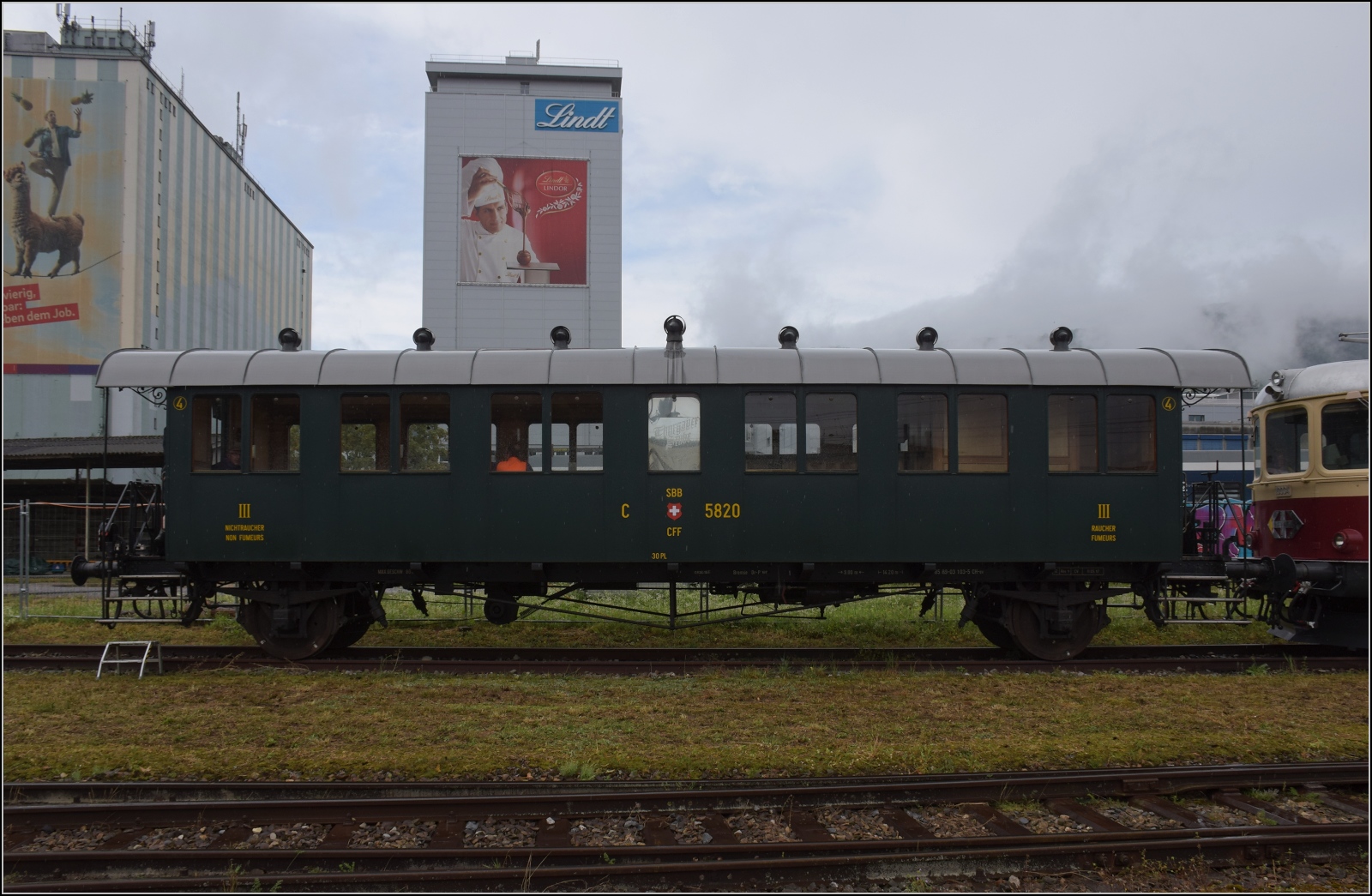 Depotfest Olten 2023

Thurgauer Stube C2 5820 des Vereins historische MThB ist ein zweiachsiger Personenwagen der SBB. August 2023