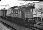 Schweizer Loks in Japan: Typ Seibu E 51, Lok E 52 mit einem Güterzug in Ogawa, ausserhalb von Tokyo.