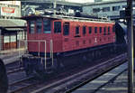 Schweizer Loks in Japan: Lok E 52 der Seibu Privatbahn mit einem (damals noch existierenden) Güterzug in Kokubunji, ausserhalb von Tokyo.
