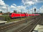 146 245 fährt am 20.08.14 mit einem aus Doppelstockwagen gebildeten RE nach Frankfurt in Aschaffenburg ein.
